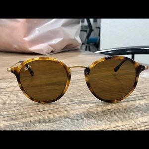 Ray Ban Round fleck sunglasses